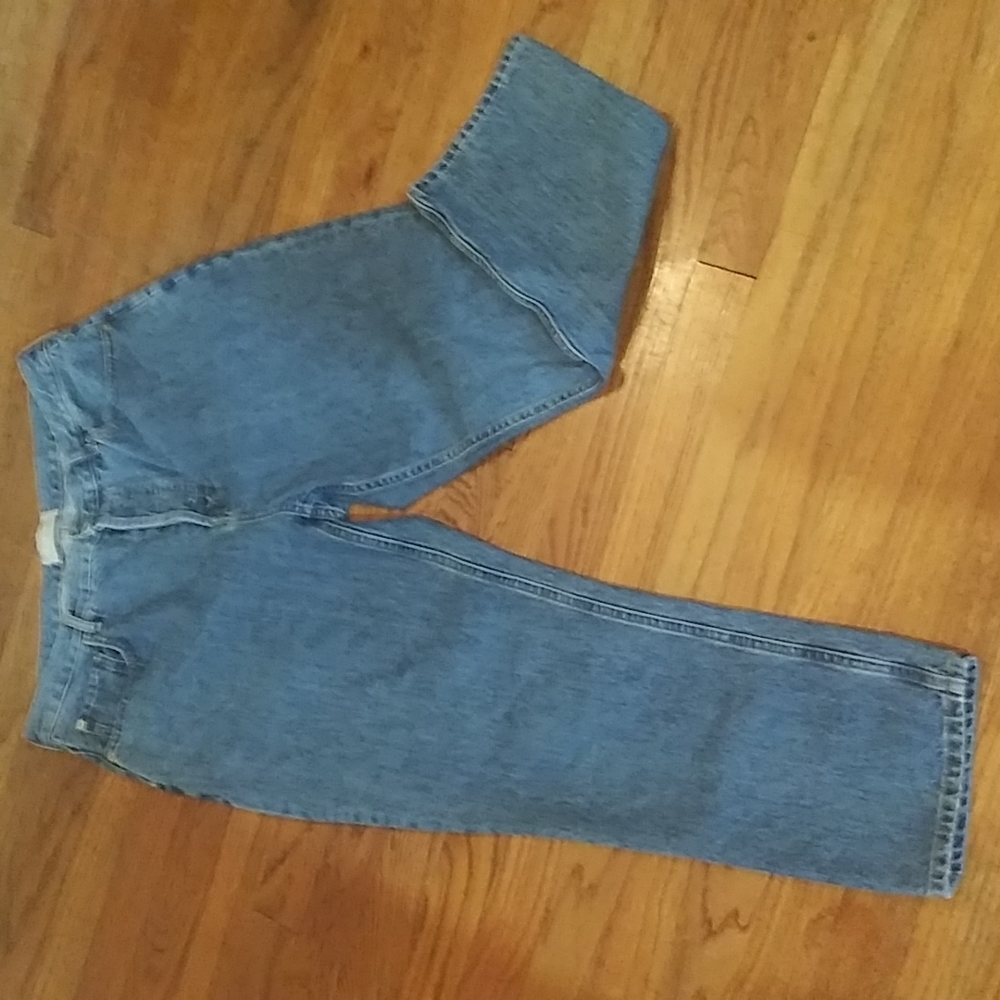 EVERLANE the 90’ cheeky crop denim jeans.